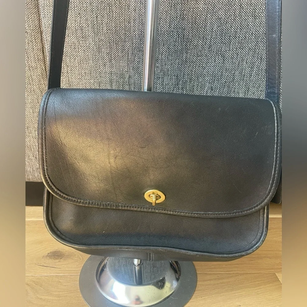 Coach vintage 90’s city crossbody bag
